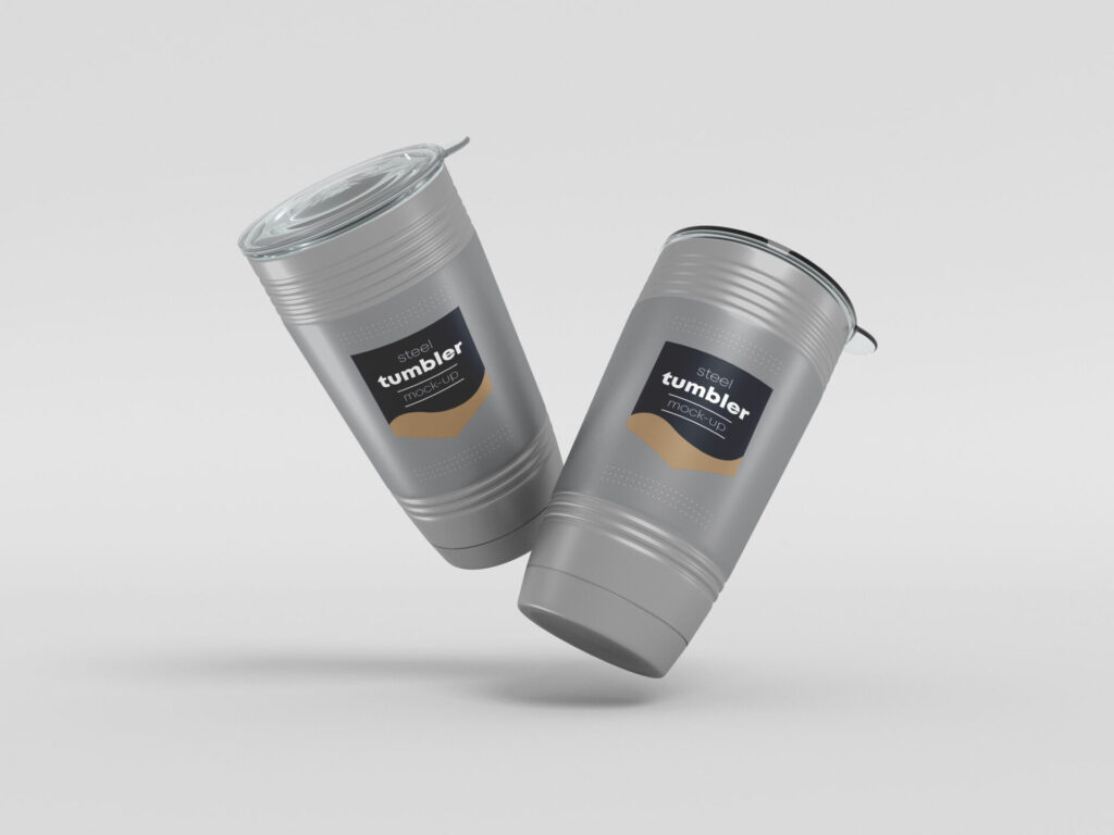 Steel tumbler with lid mockup › 스타일리쉬 플레이스 투명한 뚜껑이 달린 스테인리스 텀블러 두 개가 공중에 배치된 모형 이미지로, 텀블러 청소와 관리의 중요성을 보여줌