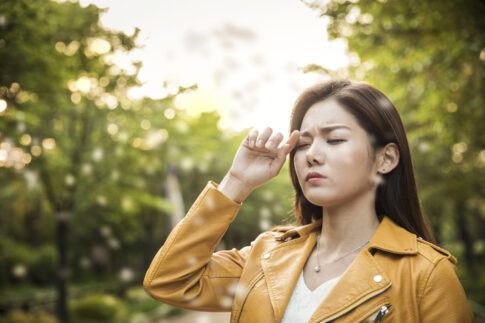 봄철 야외 활동, 미세먼지로부터 건강을 지키는 법! 눈에 보이지 않는 미세먼지의 위험과 효과적인 대비 방법을 알아보세요.